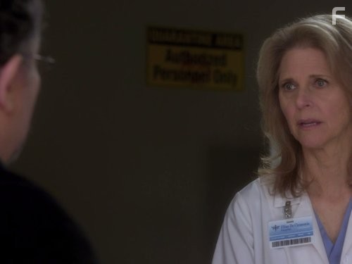 Saul Rubinek and Lindsay Wagner in Хранилище 13 (2009)