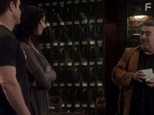 Saul Rubinek, Eddie McClintock, and Joanne Kelly in Хранилище 13 (2009)