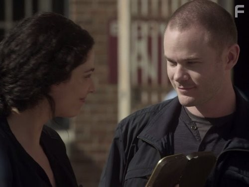 Aaron Ashmore and Joanne Kelly in Хранилище 13 (2009)