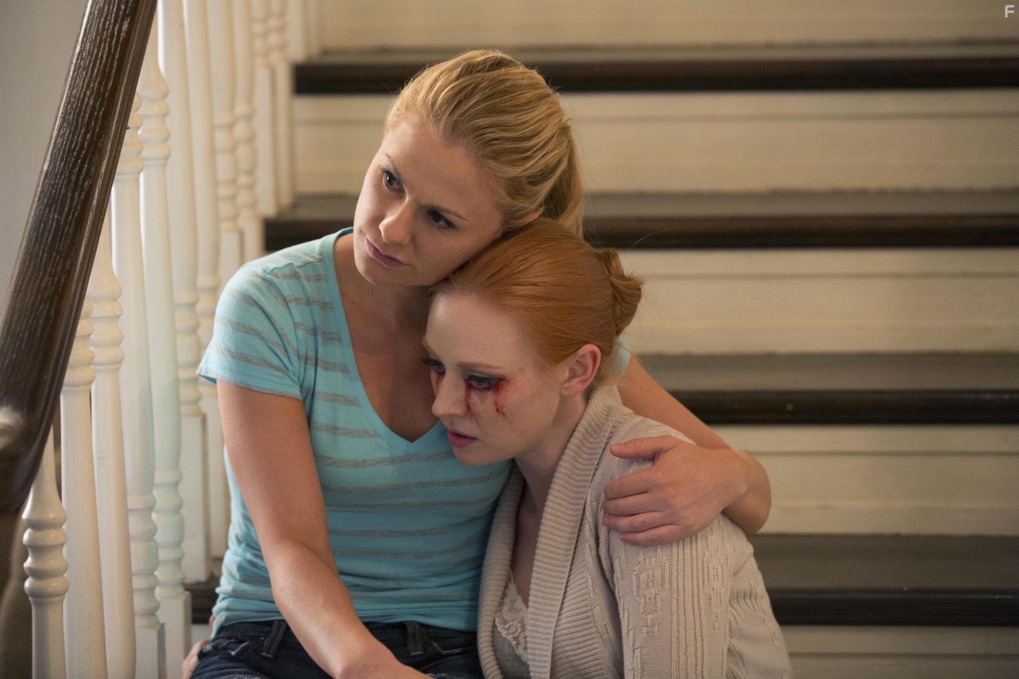 Anna Paquin and Deborah Ann Woll in Настоящая кровь (2008)