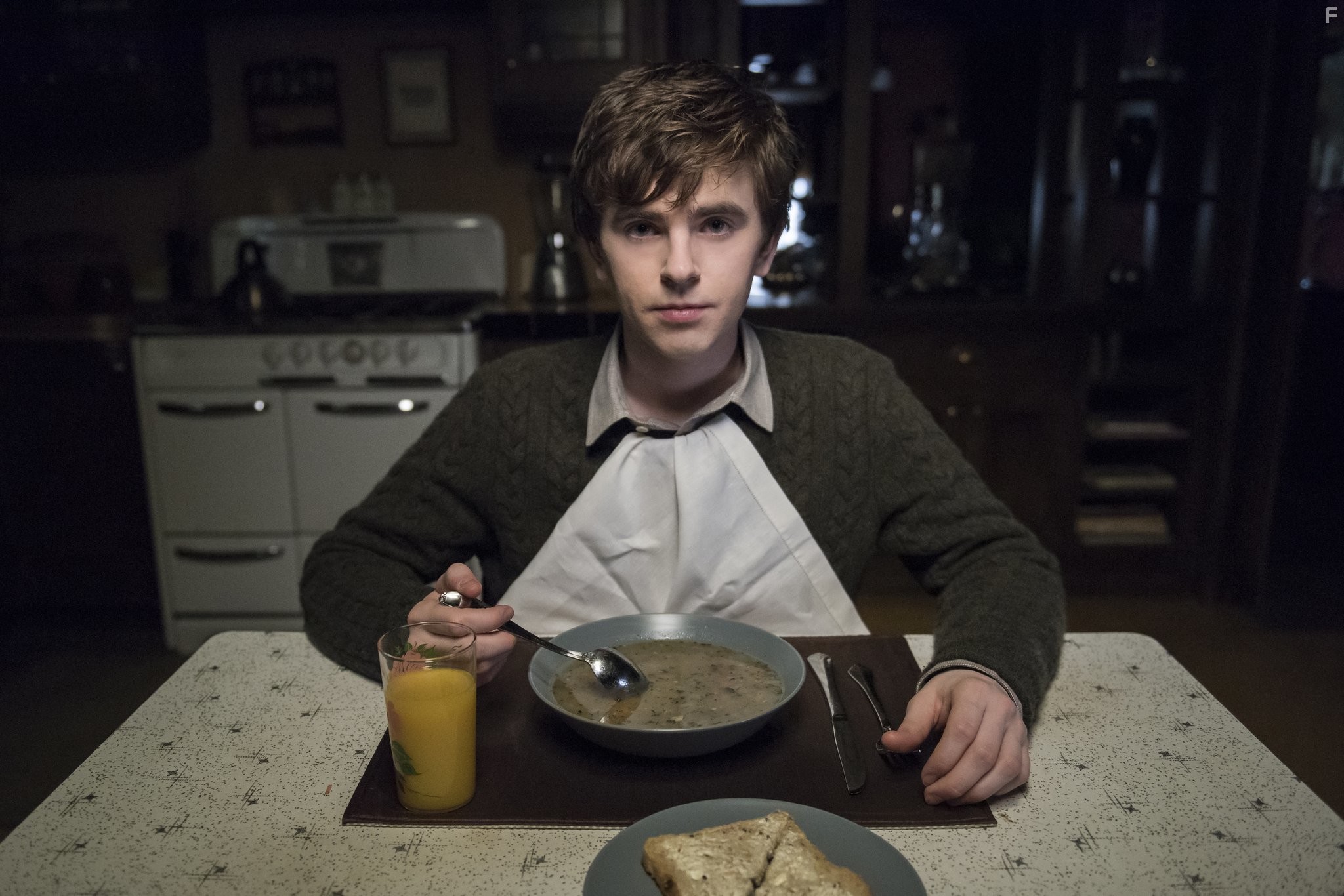 Freddie Highmore in Мотель Бейтсов (2013)