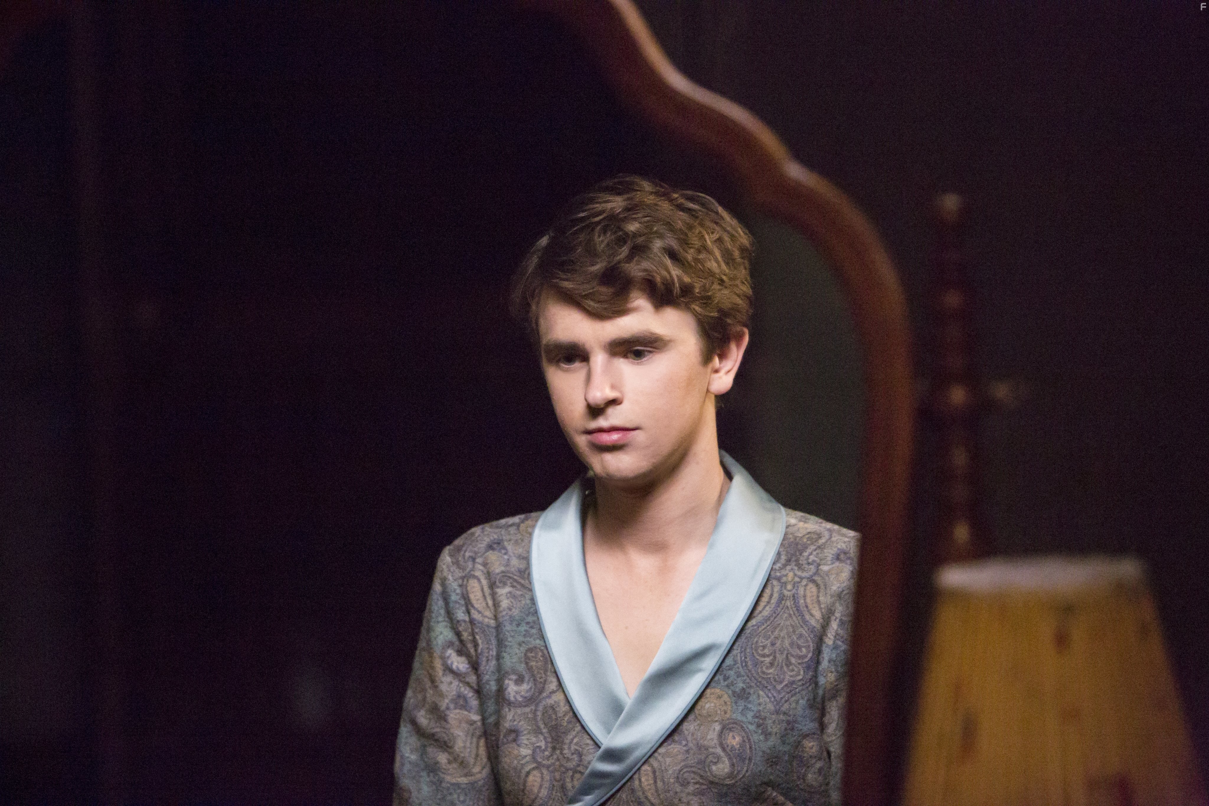 Freddie Highmore in Мотель Бейтсов (2013)