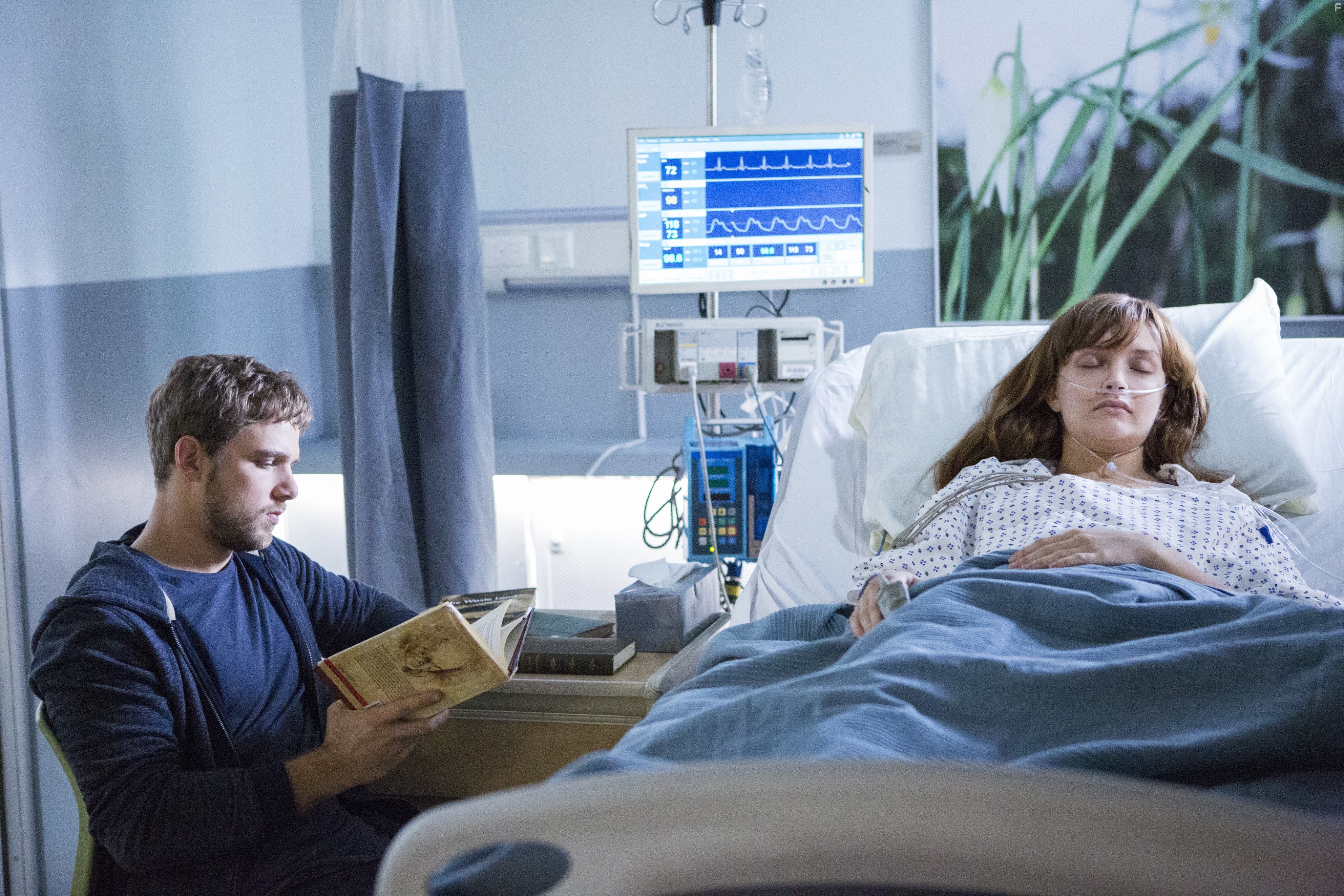 Max Thieriot and Olivia Cooke in Мотель Бейтсов (2013)