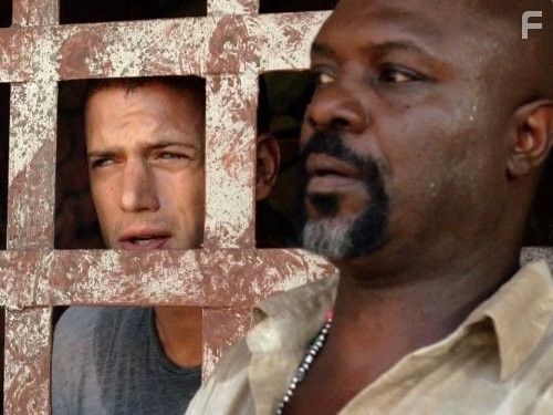 Wentworth Miller and Robert Wisdom in Побег (2005)