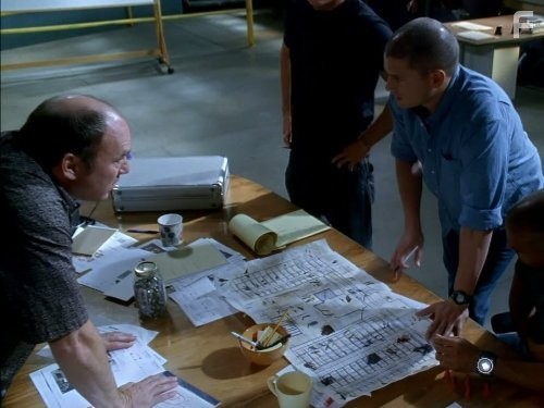 Wentworth Miller and Wade Williams in Побег (2005)