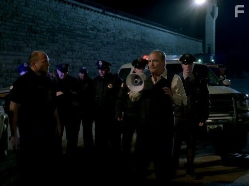 Stacy Keach and Wade Williams in Побег (2005)