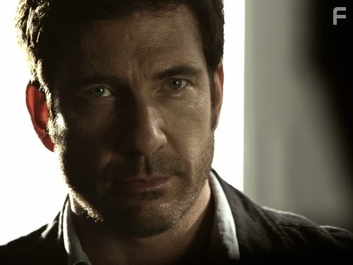 Dylan McDermott in Под прикрытием (2009)