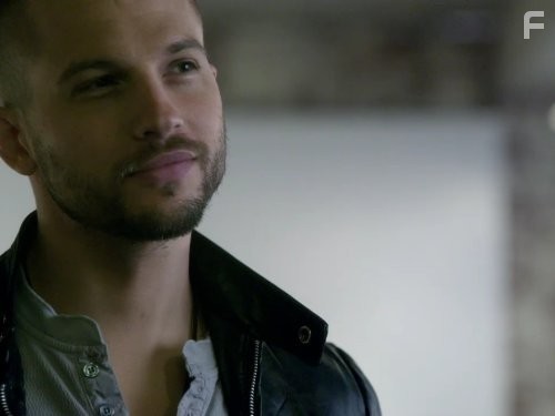 Logan Marshall-Green in Под прикрытием (2009)