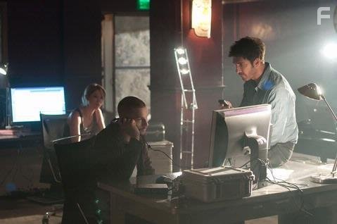 Dylan McDermott, Nicki Aycox, and Logan Marshall-Green in Под прикрытием (2009)