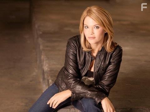 Nicki Aycox in Под прикрытием (2009)