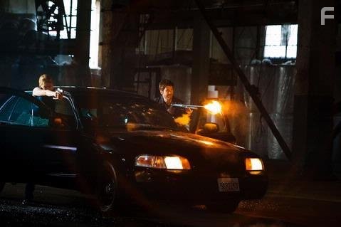 Dylan McDermott and Logan Marshall-Green in Под прикрытием (2009)