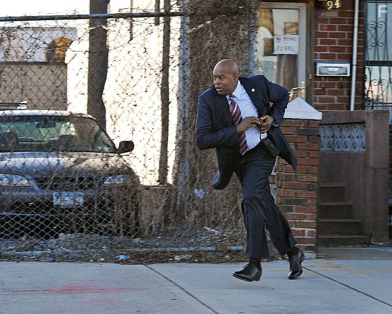 Chi McBride in Везунчик (2013)