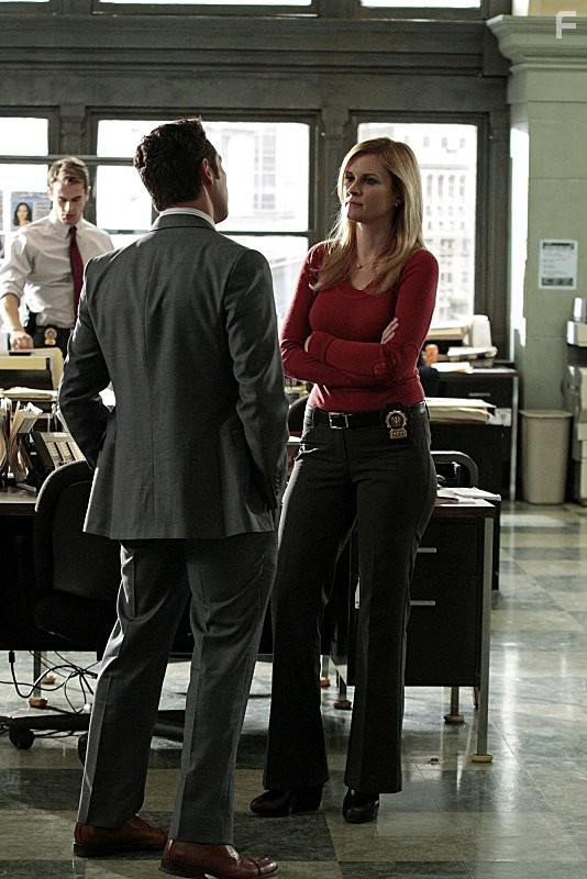 Bonnie Somerville and Kevin Alejandro in Везунчик (2013)