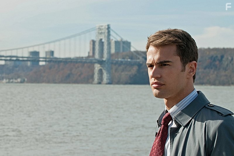 Theo James in Везунчик (2013)