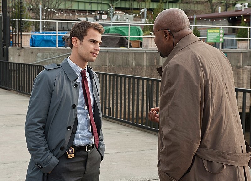 Chi McBride and Theo James in Везунчик (2013)
