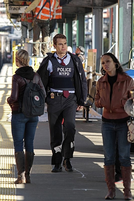 Theo James in Везунчик (2013)