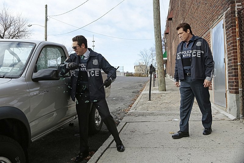 Holt McCallany and Kevin Alejandro in Везунчик (2013)