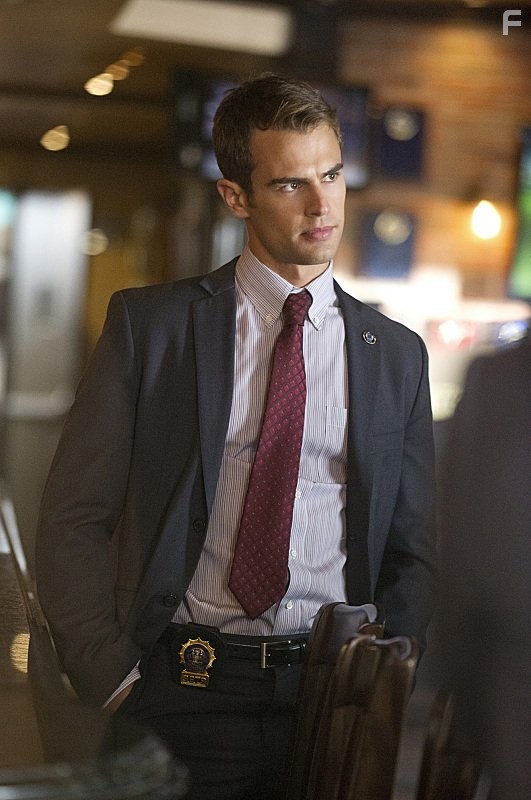 Theo James in Везунчик (2013)