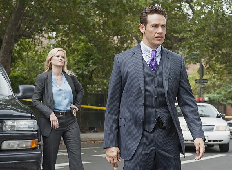 Bonnie Somerville and Kevin Alejandro in Везунчик (2013)