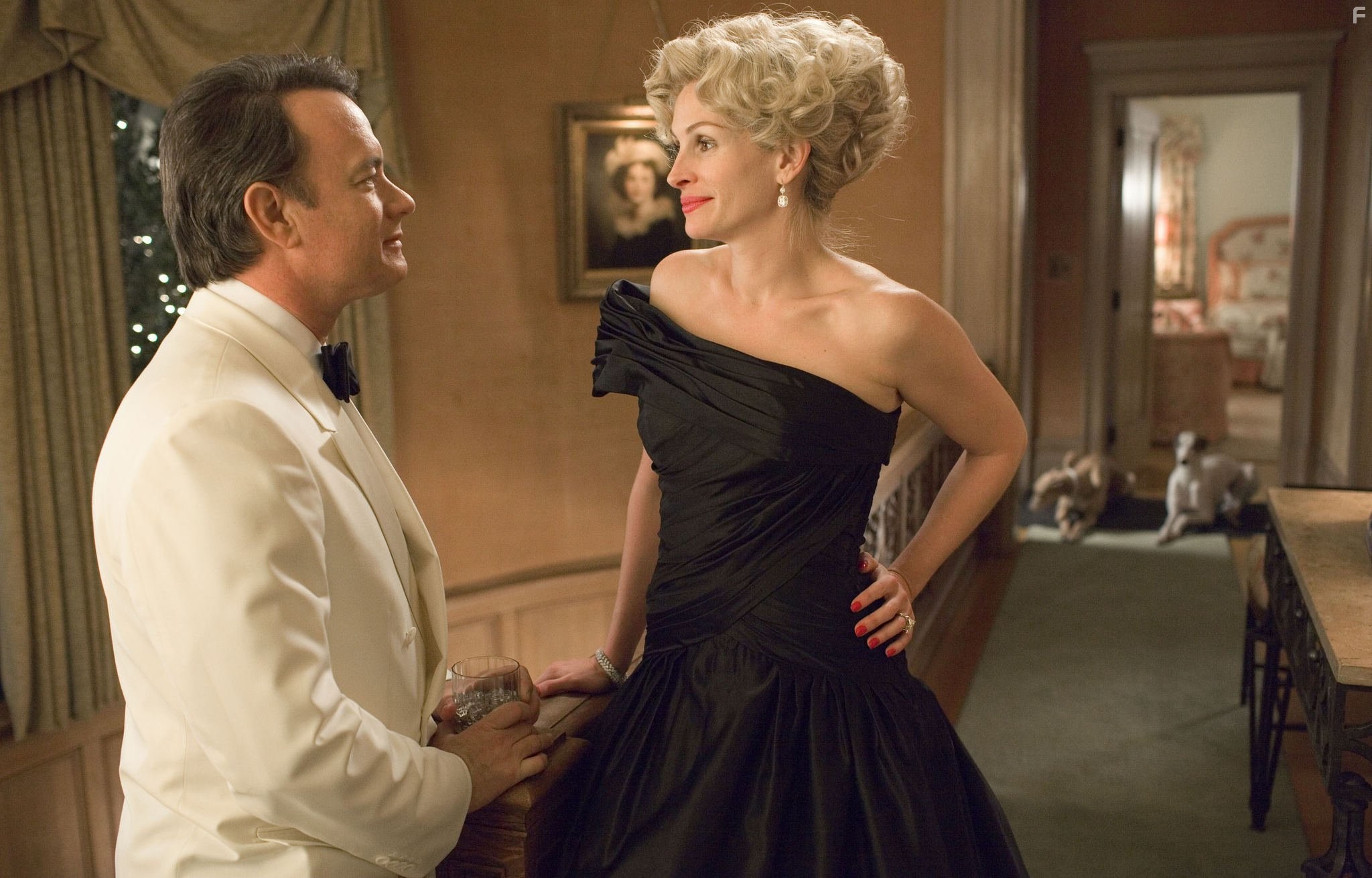 Tom Hanks and Julia Roberts in Война Чарли Уилсона (2007)