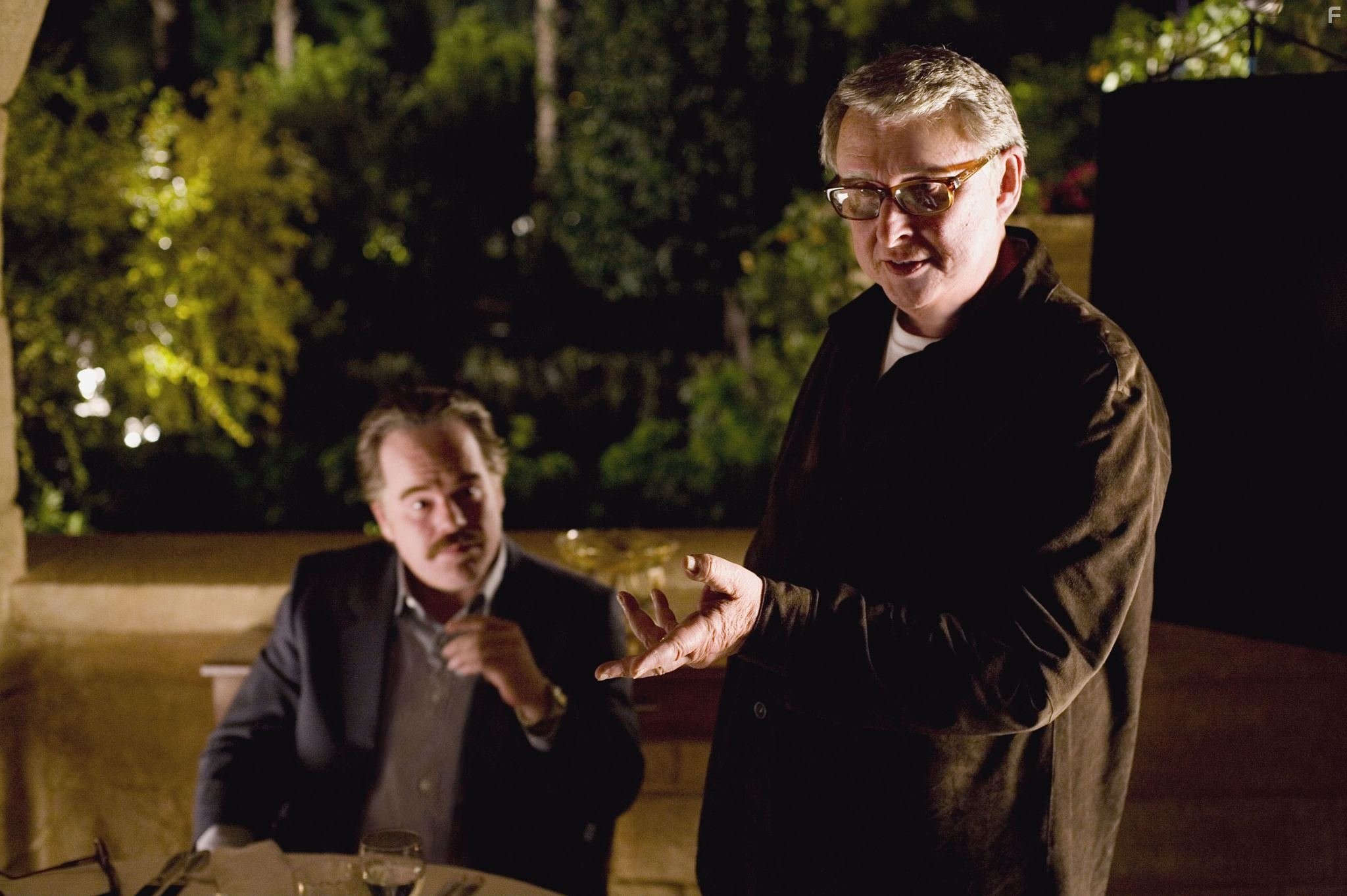 Philip Seymour Hoffman and Mike Nichols in Война Чарли Уилсона (2007)