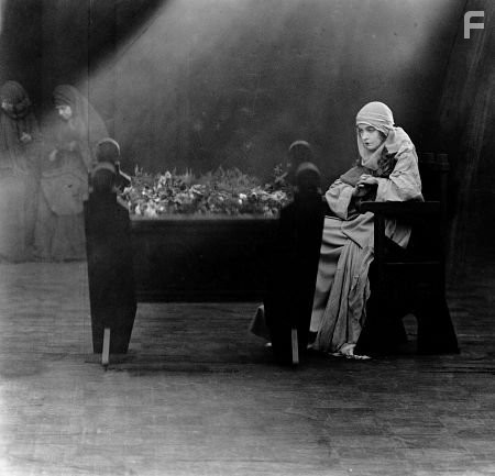 Lillian Gish, INTOLERANCE, Wark Producing Corp., 1916, **I.V.