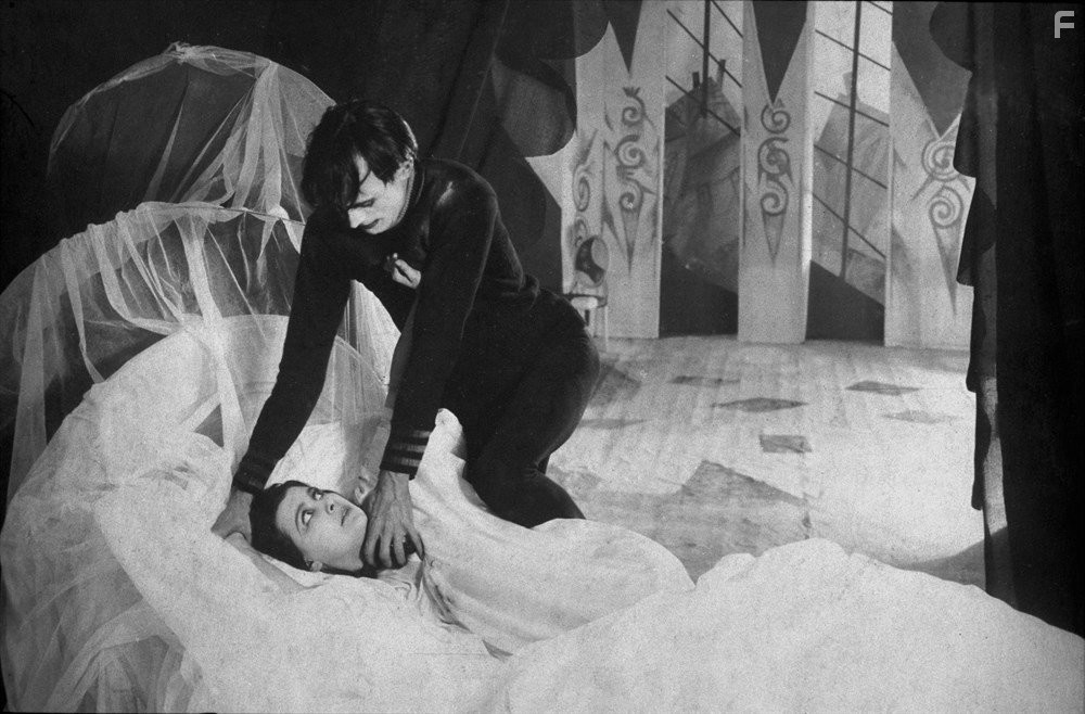 Lil Dagover and Conrad Veidt in Кабинет доктора Калигари (1920)
