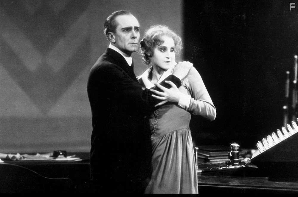 Alfred Abel and Brigitte Helm in Метрополис (1927)