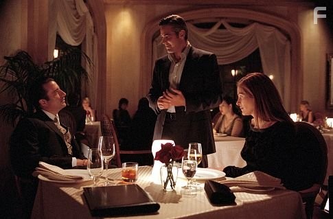 George Clooney, Julia Roberts, and Andy Garcia in Одиннадцать друзей Оушена (2001)