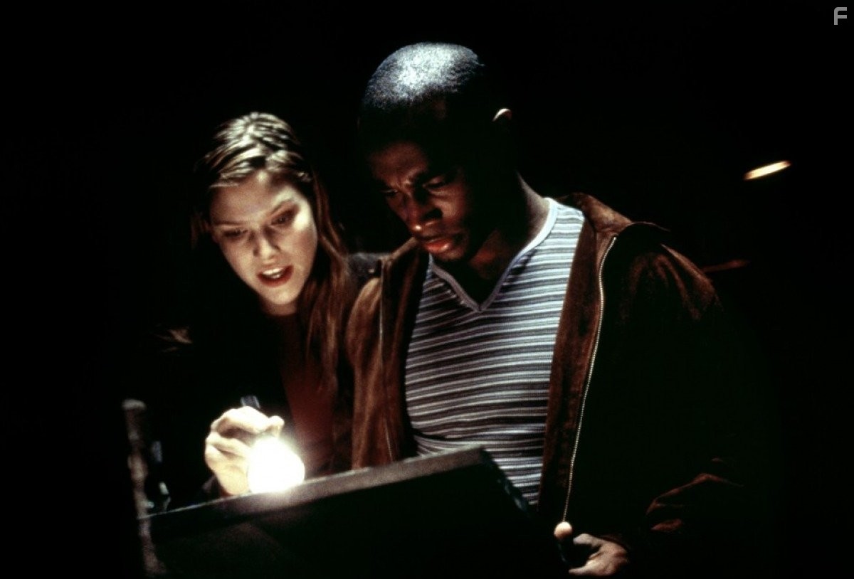 Taye Diggs and Ali Larter in Дом ночных призраков (1999)