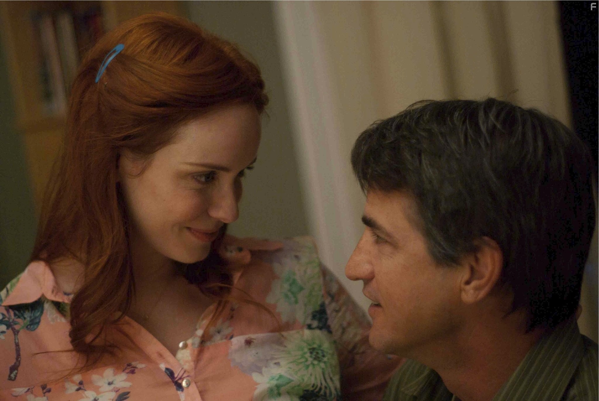 Dermot Mulroney and Christina Hendricks in Удар молнии (2012)