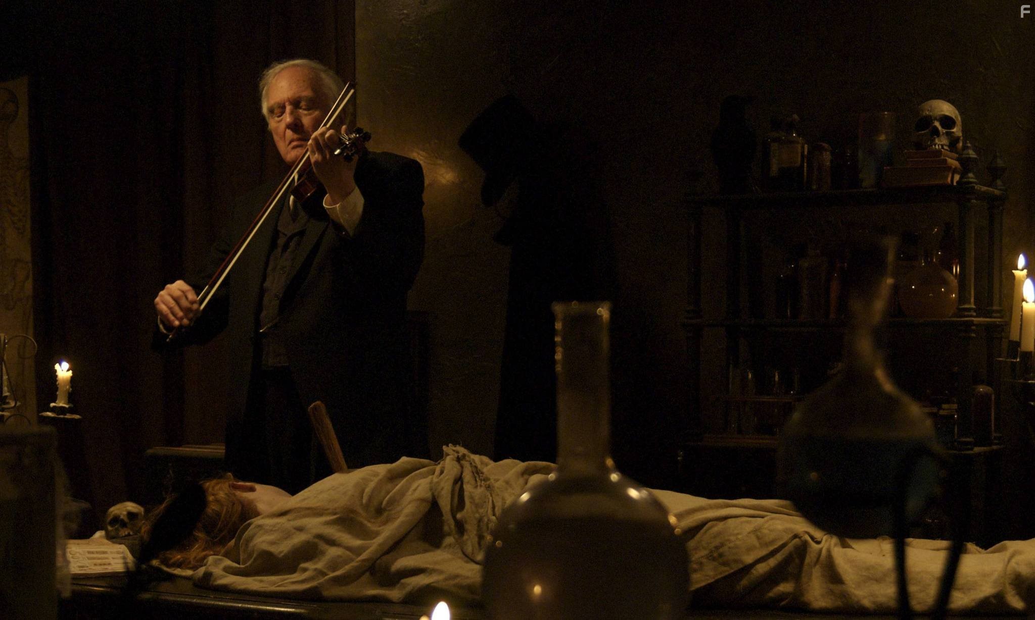 Angus Scrimm in Продавец мертвых (2008)