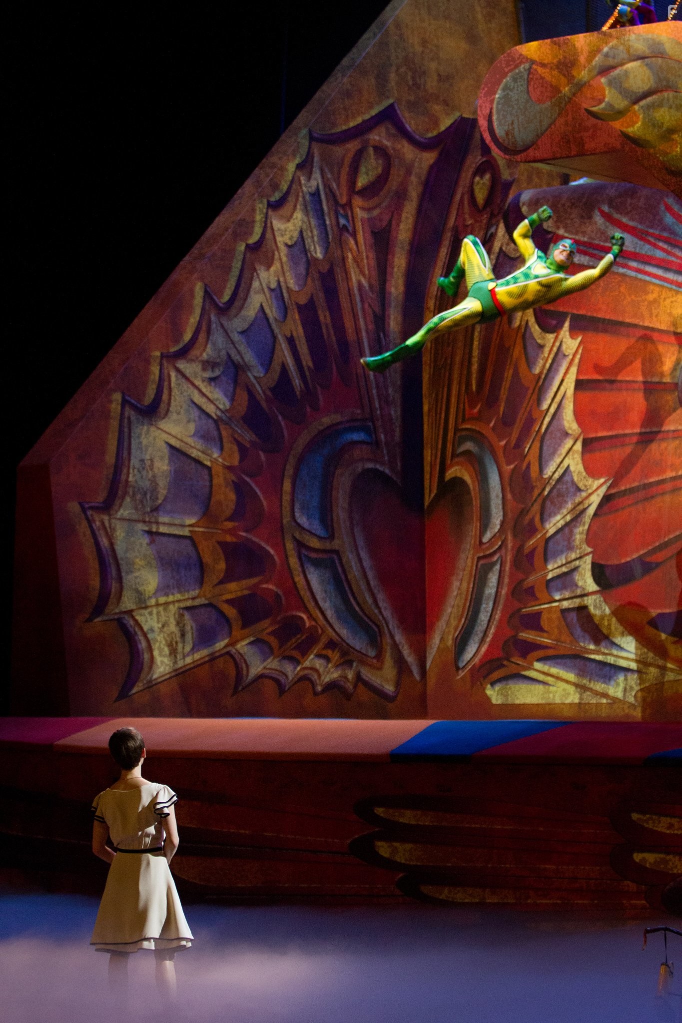 Erica Linz in Cirque du Soleil: Сказочный мир (2012)