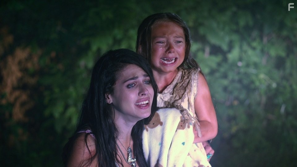 Caitlin Carmichael and Jess Adams in Злой (2013)