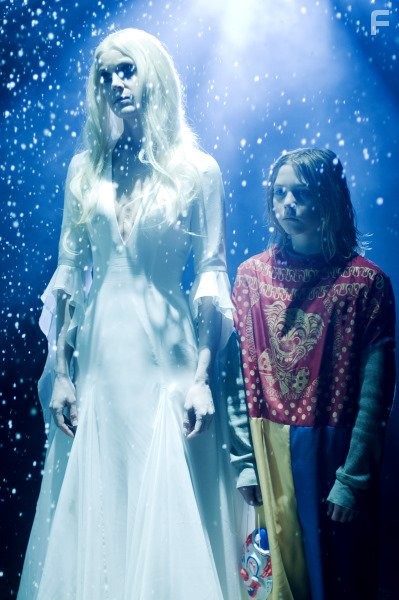 Sheri Moon Zombie and Chase Wright Vanek in Хэллоуин 2 (2009)