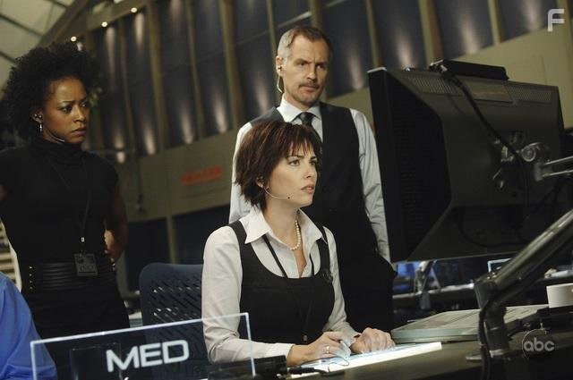 Andrew Airlie, Karen LeBlanc, and Maxim Roy in Притяжению вопреки (2009)