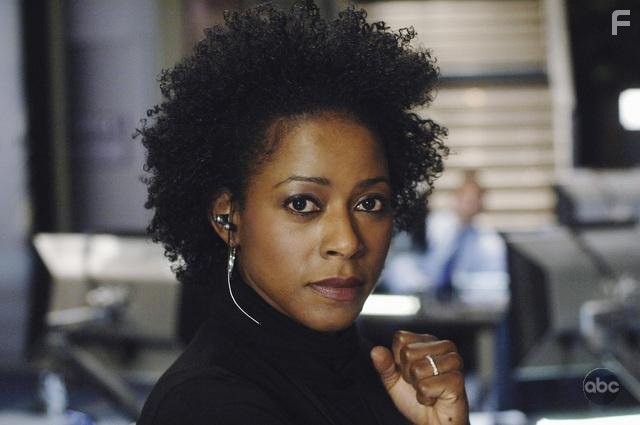 Karen LeBlanc in Притяжению вопреки (2009)