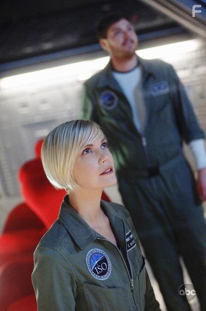 Laura Harris in Притяжению вопреки (2009)