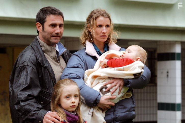 Alexandra Lamy, Sergi L?pez, and M?lusine Mayance in Рики (2009)