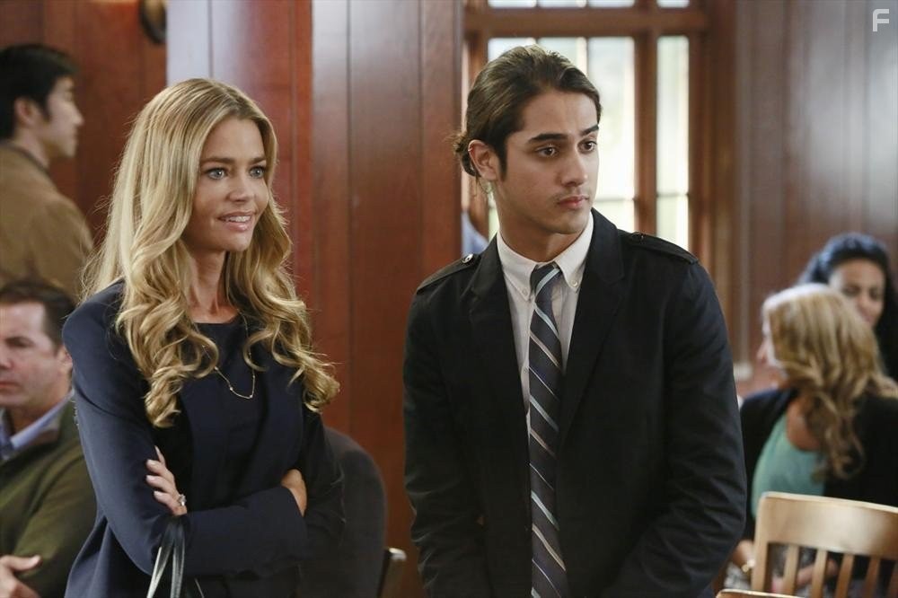 Denise Richards and Avan Jogia in Социопат (2013)