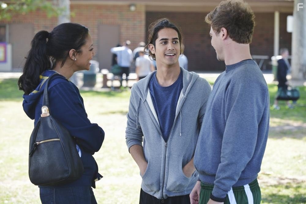 Avan Jogia, Grey Damon, and Kylie Bunbury in Социопат (2013)