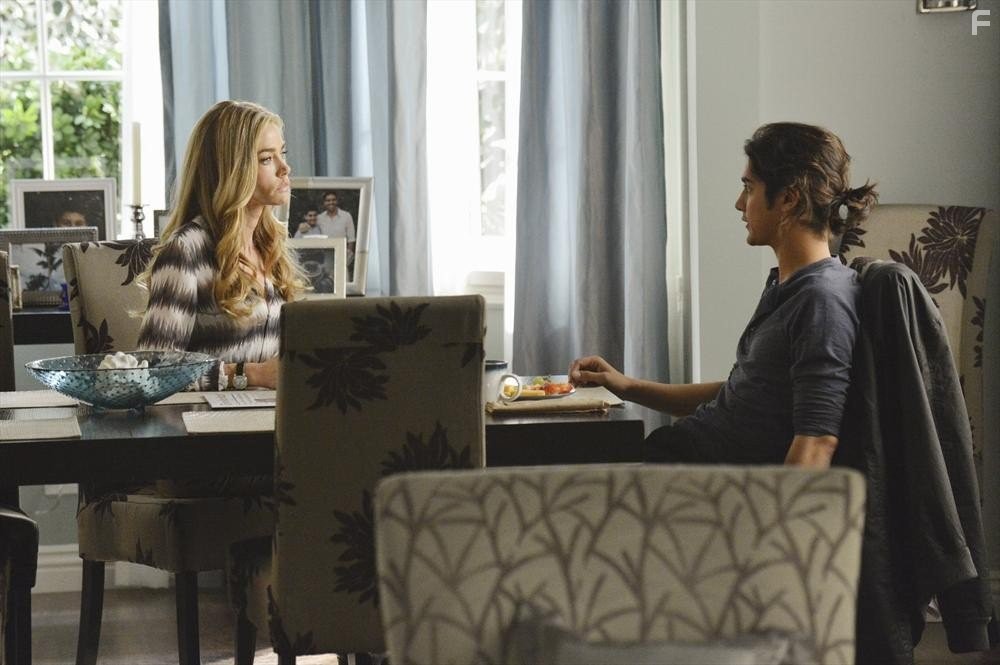 Denise Richards and Avan Jogia in Социопат (2013)