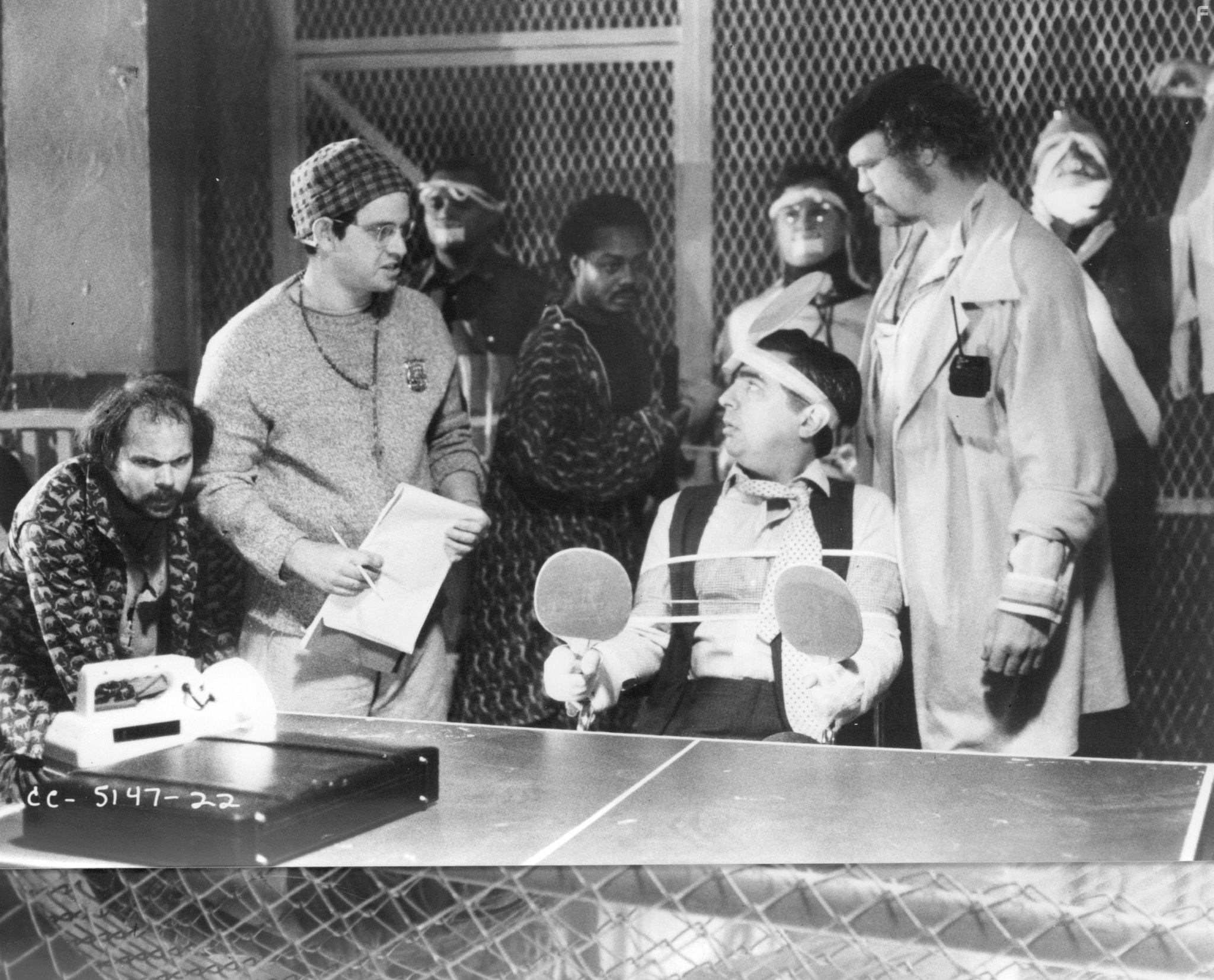 Joe Mantegna and Randall 'Tex' Cobb in Критическое состояние (1987)