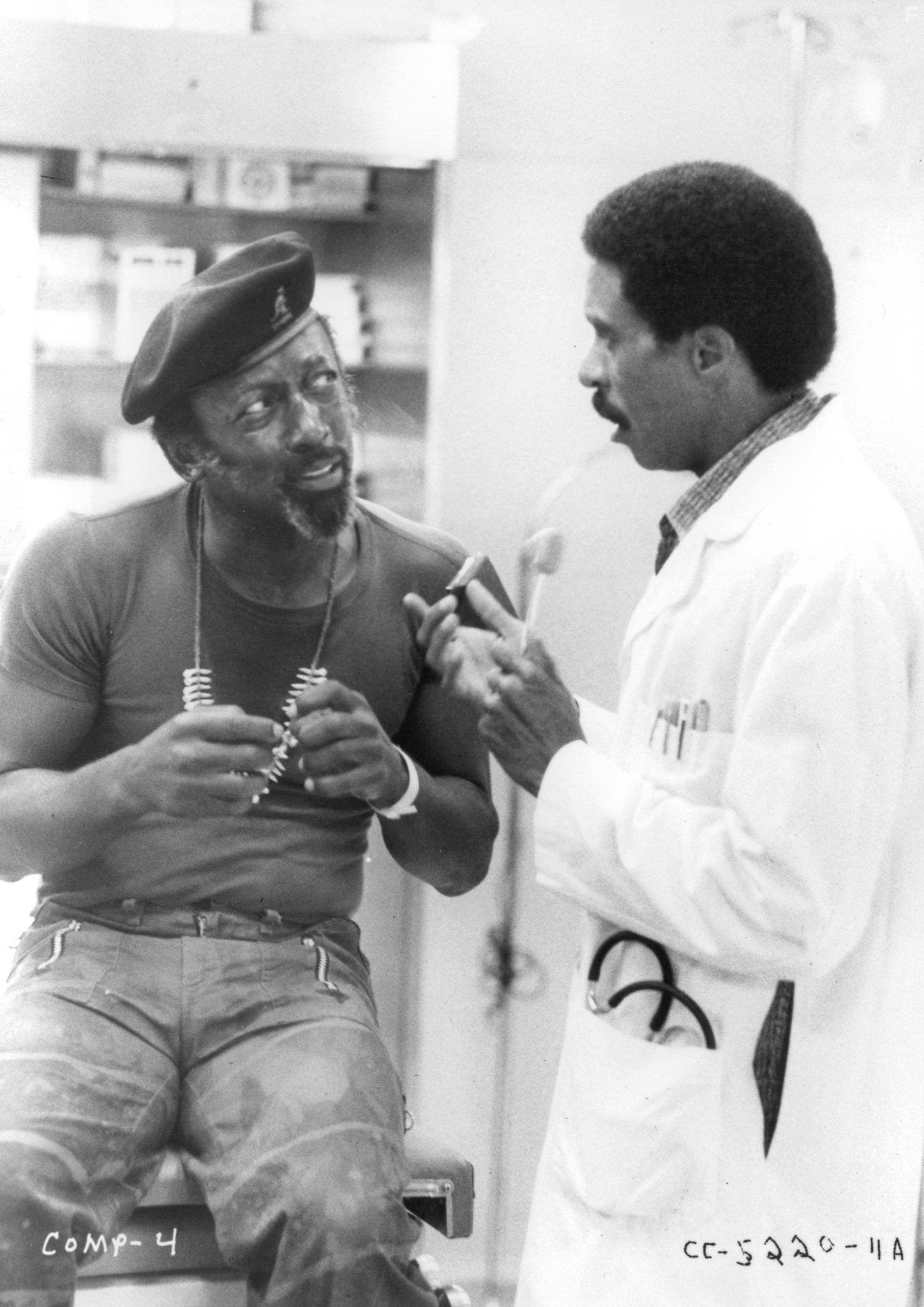 Richard Pryor and Garrett Morris in Критическое состояние (1987)