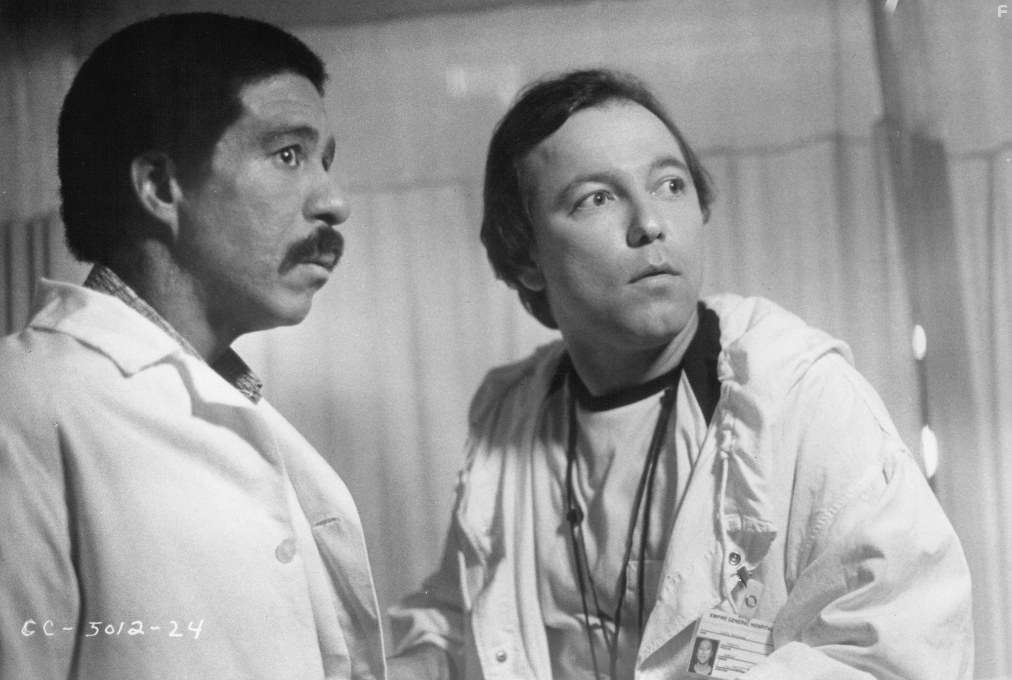 Richard Pryor and Rub?n Blades in Критическое состояние (1987)
