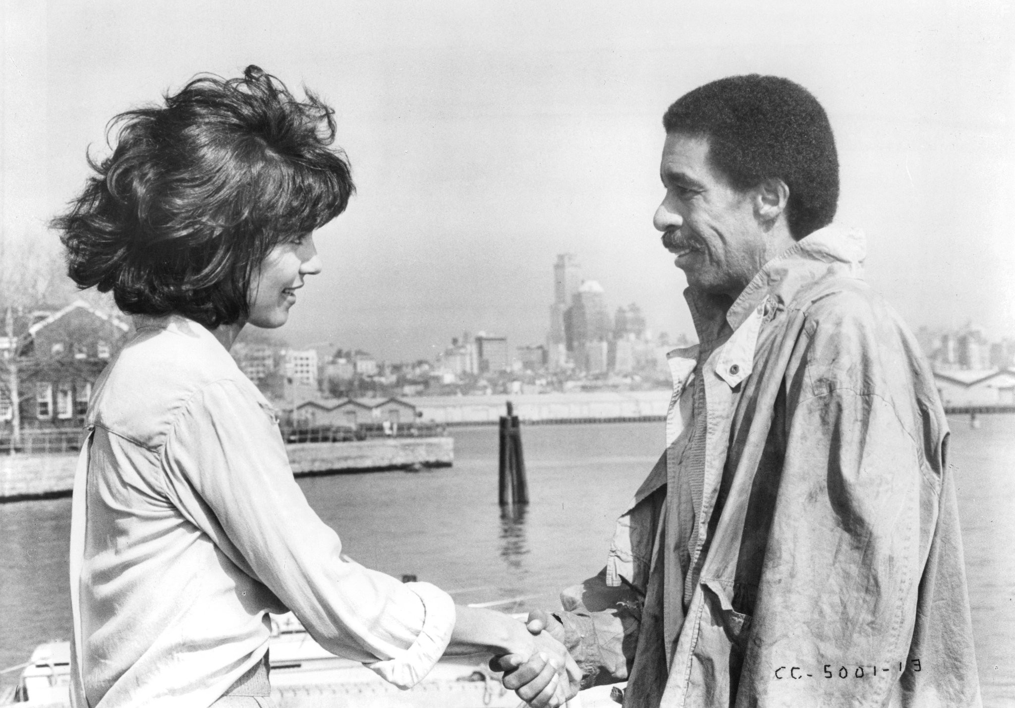 Richard Pryor and Rachel Ticotin in Критическое состояние (1987)