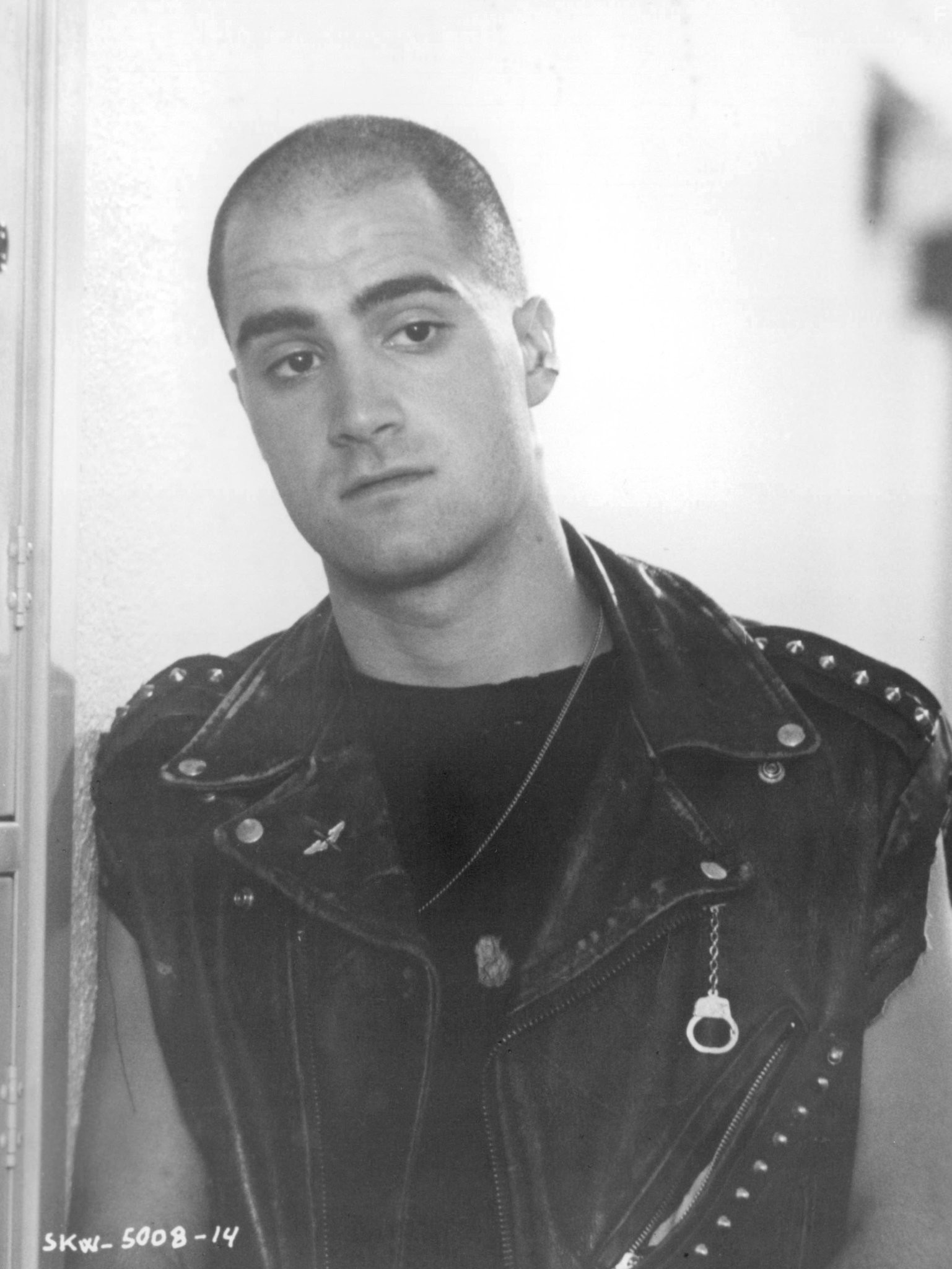 Elias Koteas in Чyдеса своего рода (1987)