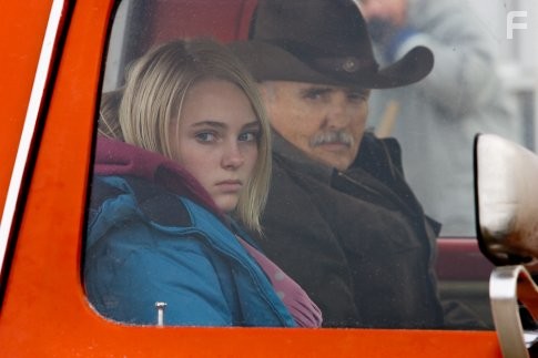 Dennis Hopper and AnnaSophia Robb in Лунатизм (2008)