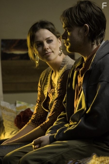 Charlize Theron and Nick Stahl in Лунатизм (2008)