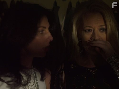 Jeri Ryan and Gina Bellman in Воздействие (2008)